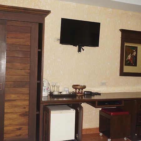 Queen Victoria Inn Паттайя Экстерьер фото